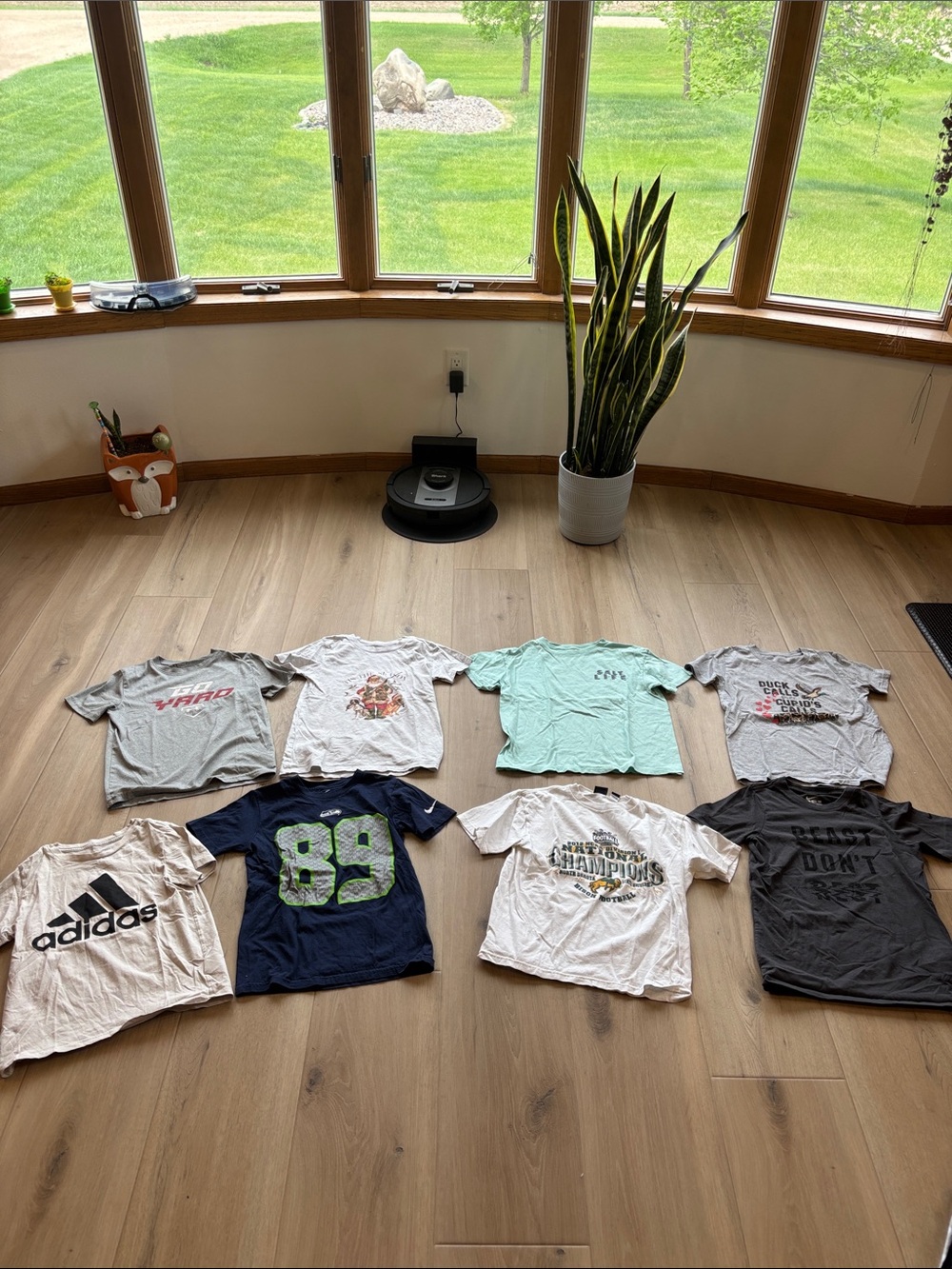 ✌🏼Bundle of 8 size small boys shirts✌🏼